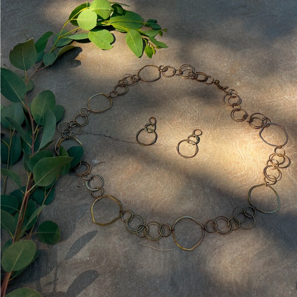EXPRESS | Gold Tone Circle Necklace & Earring Set